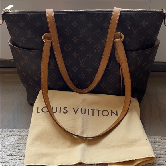 Louis Vuitton Handbags - 💯% Louis Vuitton Totally PM classic monogram bag